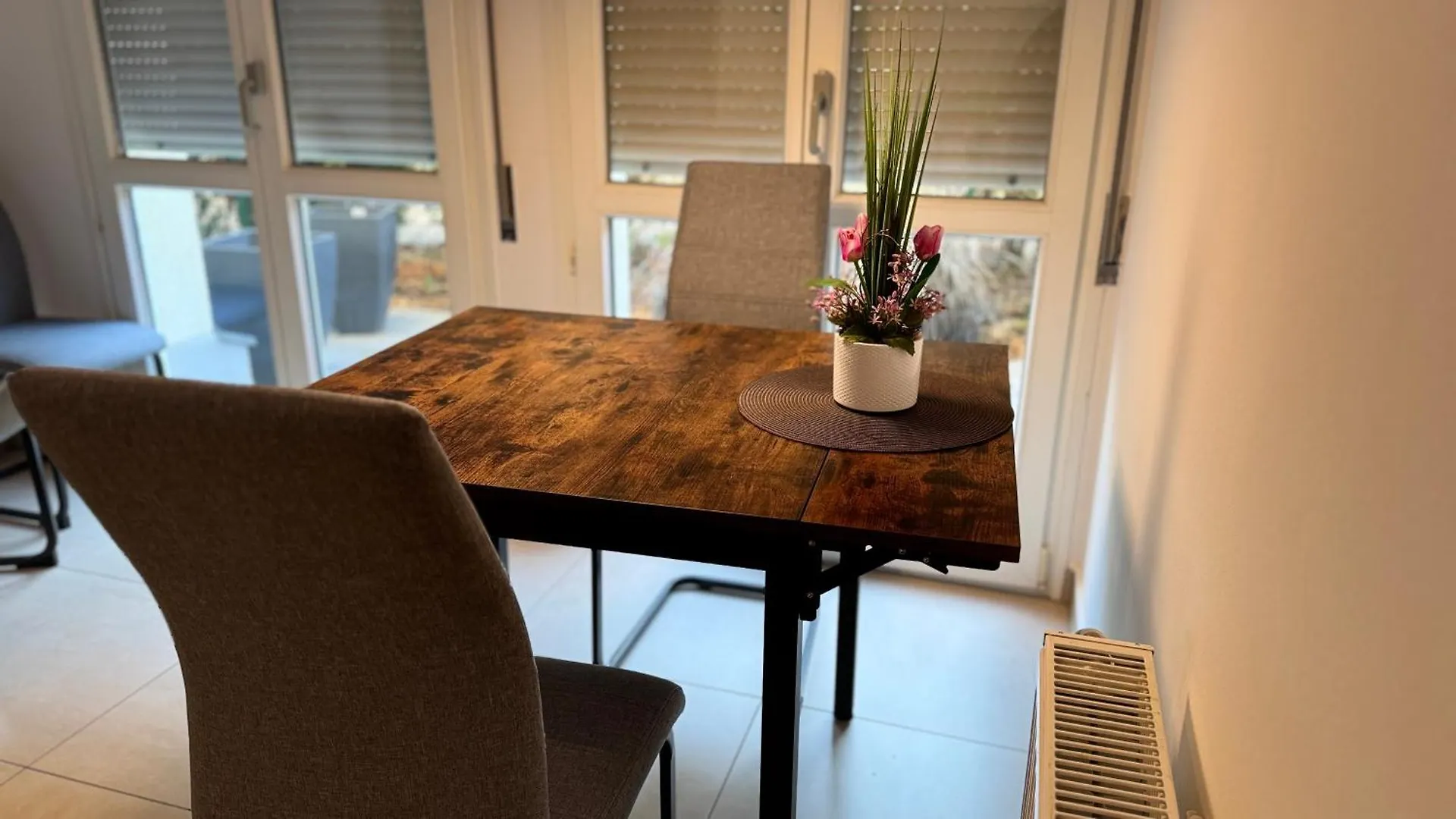 Sonnige Wohnung Im Zentrum Mit Terrasse U Tiefgarage - Netflix & Prime Leipzig 0*,  Tyskland